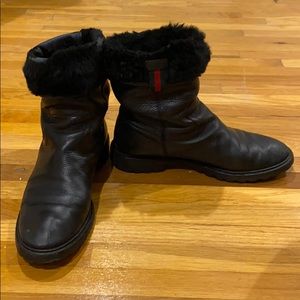 Gucci Black Pebbled Leather FurLined Mid CalfBoots